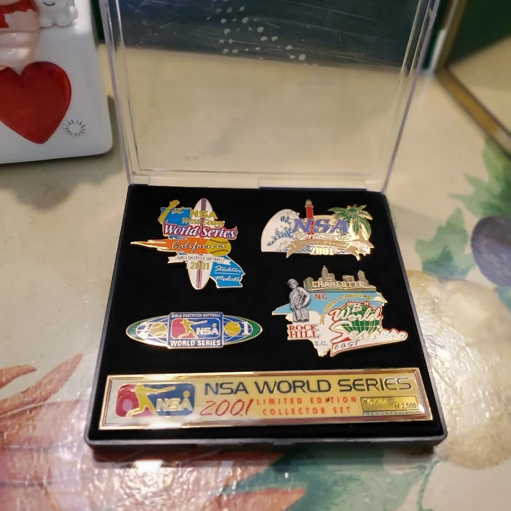 2001 World Series pin collectors set - Picture 6 of 14